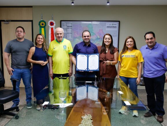 Governador Roberto Cidade assina convênios do Programa Asfalta Amazonas para Maués e Mani…