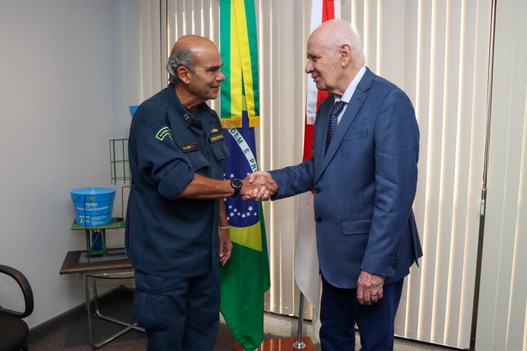 Serafim recebe comandante da Marinha Foto Bruno Leao 4